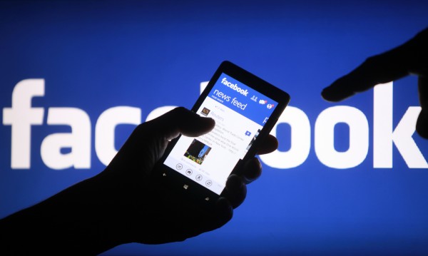 Facebook и Instagram се сринаха
