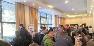 210 работни места