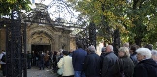 Хиляди русенци изпратиха Виктория