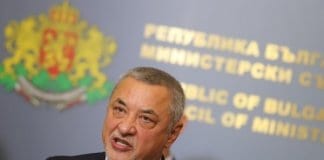 Вицепремиерът Валери Симеонов не смята