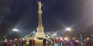 протестно факелно шествие