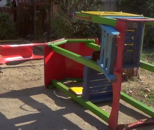 Вандали изкъртиха пързалка