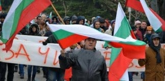 Пореден протест блокира за кратко движението край Дунав мост