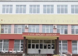 В СУ „В. Левски” – Русе: Едносменно обучение – най-рано след 3 години! Бой заради момиче