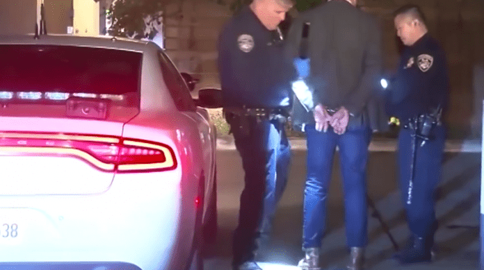 Полицията преследва Tesla Model S, каран от автопилот