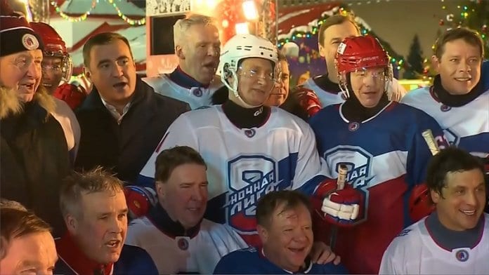 Путин с победа в хокеен мач