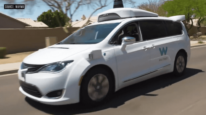 Жителите на Аризона нападат автономните коли на Waymo