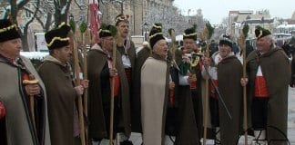 „Ой Коледо“ и „Стани нине, господине“
