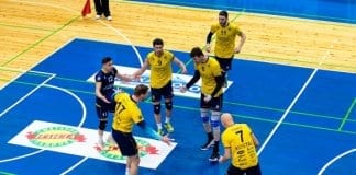 Волейболният „Дунав“ не успя да „препъне“ лидера