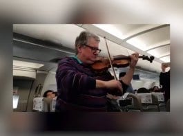 Български цигулар – с виртуозно изпълнение в самолет