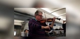 Български цигулар – с виртуозно изпълнение в самолет