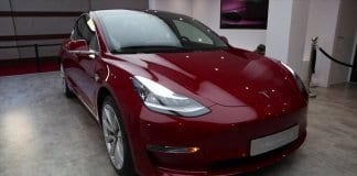 Tesla дава $250 000 и безплатна кола на хакери