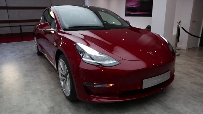Tesla дава $250 000 и безплатна кола на хакери