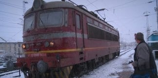 Локомотивът на влака Русе-София се запалил