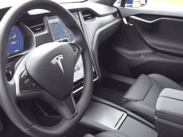 Колите Tesla сами ще сигнализират на „Пътна помощ“?