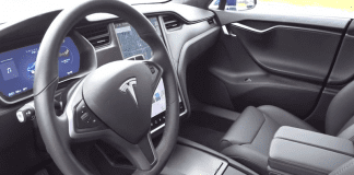 Колите Tesla сами ще сигнализират на „Пътна помощ“?