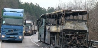 Турски автобус изгоря край Бяла