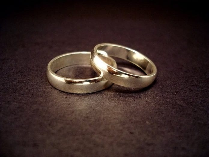 Арестуваха мъж в САЩ, сключил брак с минимум 4 жени