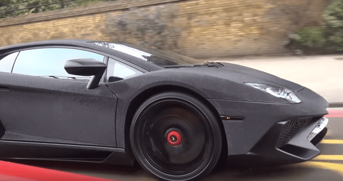 Рускиня покри Lamborghini Aventador с 2 млн. кристала