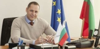 Александър Манолев подаде оставка