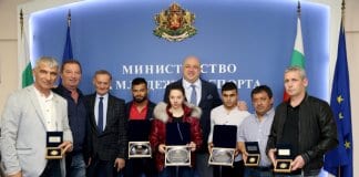 Плакети от спортния министър