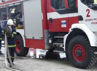 Отпадъчна хартия се запали в превозващия я камион Къща на ул. „Света Петка“