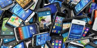Голямо количество телефони и цигари