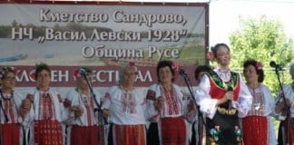 „Сандрово пее и танцува"