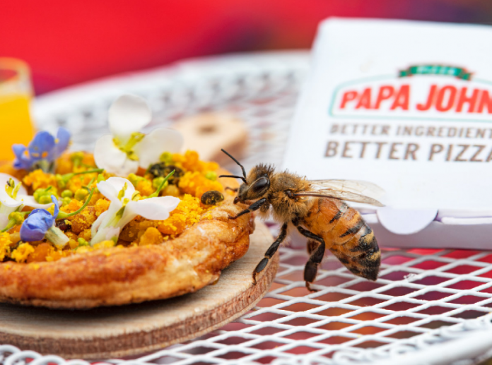 Британската Papa John's пусна мини пици за пчели