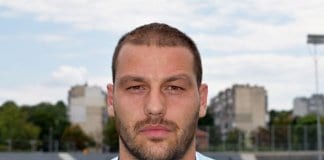 централен защитник