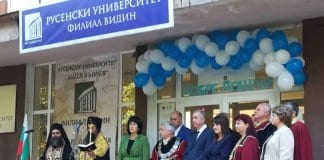 150 първокурсници