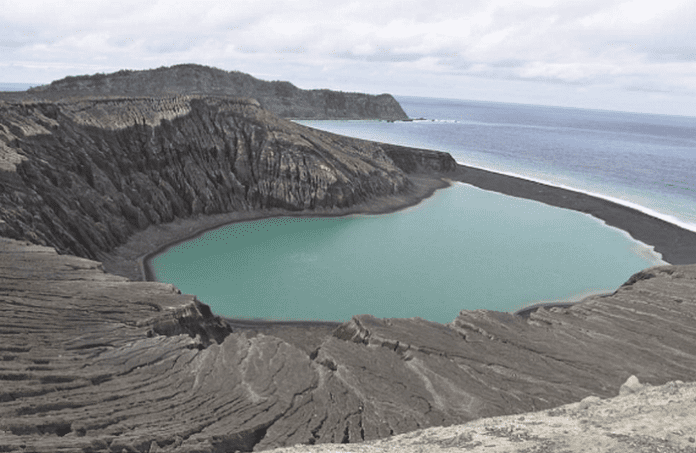 Вулканично изригване създаде нов остров в архипелага Тонга