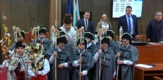 Сурвакаха кмета и