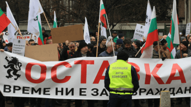protest-mrrb75