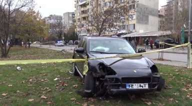 катастрофа, джип, дърво