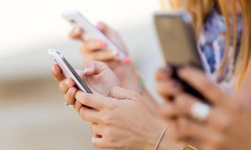 Smartphone-Use-Watching-TV