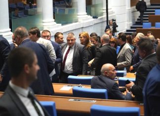 Патова ситуация: Липса на кворум блокира вота на недоверие