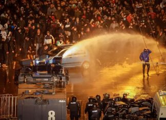 Десетки ранени и задържани след протеста, кой е виновен?