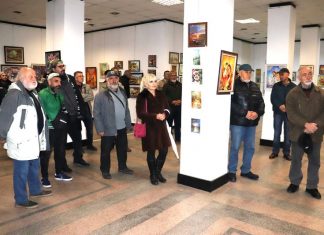 Зимата и приказните емоции в творбите на русенски художници
