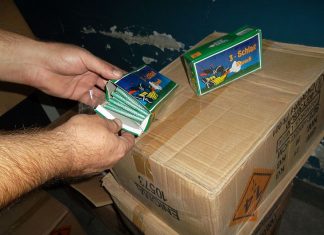 Пиратки и „римски свещи“ „маскирани“ като ябълки задържаха на Дунав мост