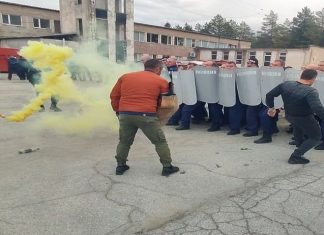 Обучават разградските полицаи как да действат при масови безредици