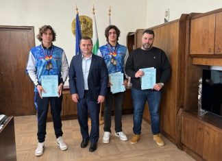 Награди за плувните шампиони от „Ирис“