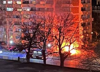 Лек автомобил горя във „Възраждане“