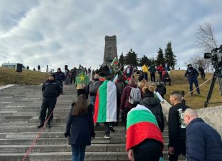 Намалена видимост в прохода “Шипка”, движението е ограничено