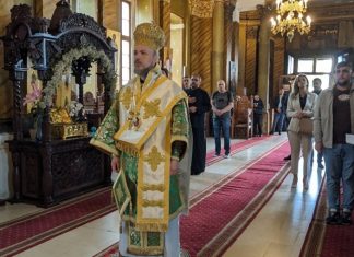 Епископ Макарий възглави света литургия в Букурещкия университет