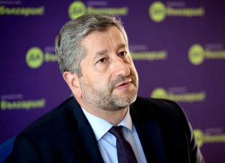 Христо Иванов подаде оставка като лидер на „Да, България“, няма и да е депутат