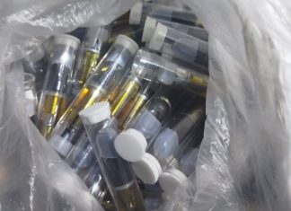 Задържаха двама за търговия с вейп