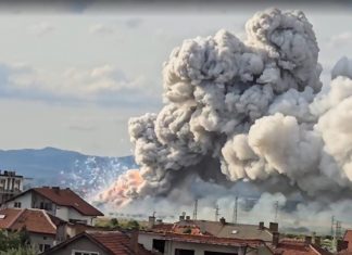 Взрив в склад за фойерверки, най-малко двама са пострадали