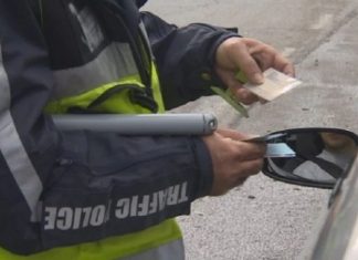 Румънски ТИР-аджия опита да подкупи полицаи