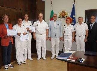 Областният управител на Русе отличи военнослужещи и цивилен служител от ВМС
